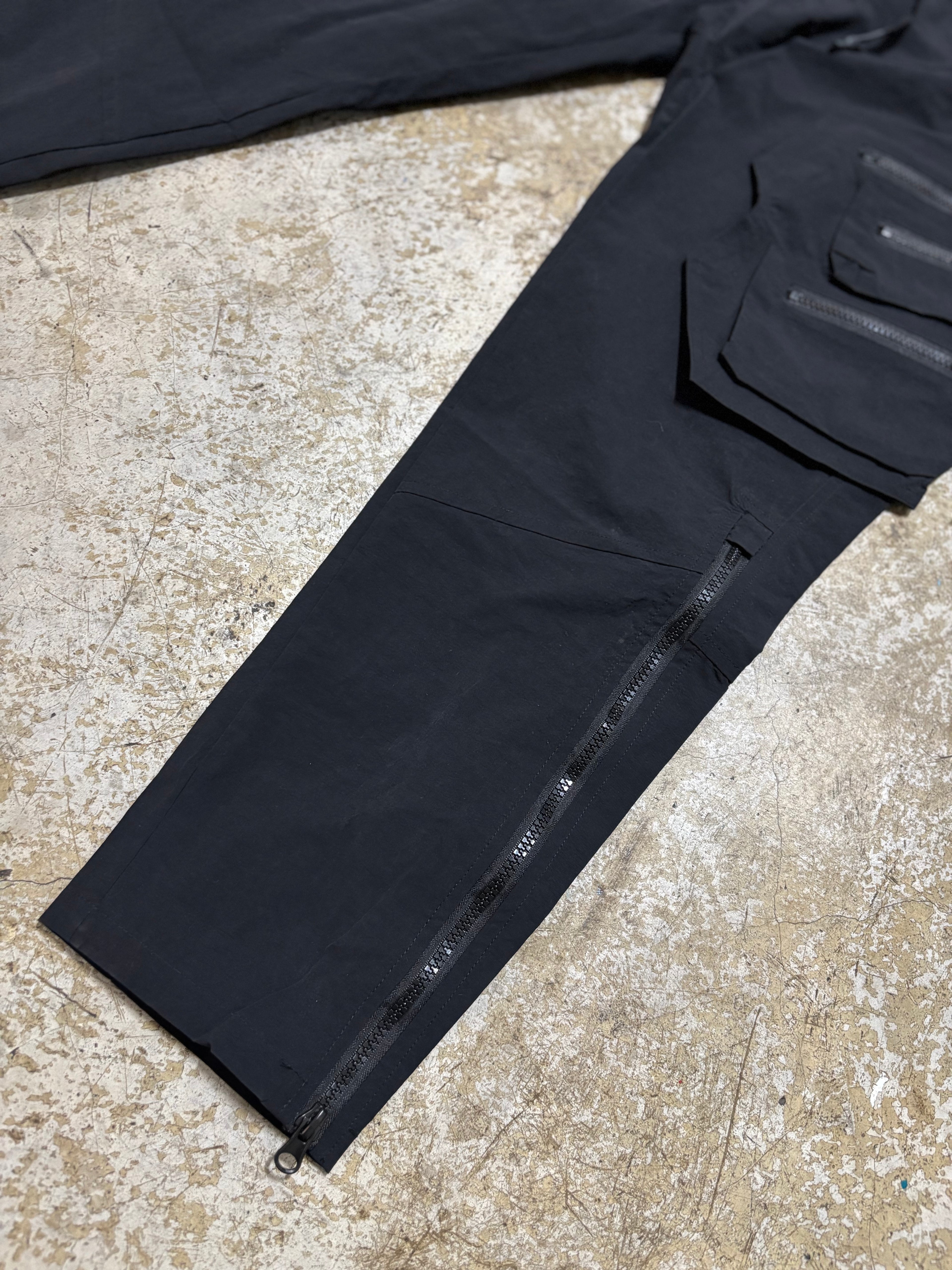 Black Tactical Zip Cargo Pants – Unisex Multi-Pocket Streetwear Trousers