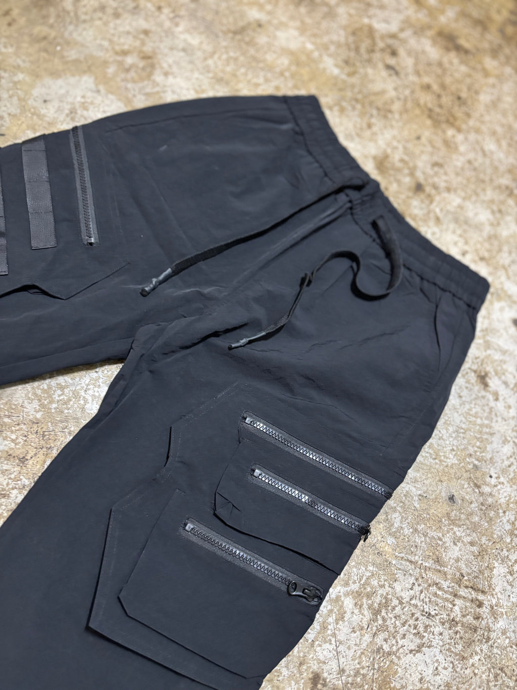 Black Tactical Zip Cargo Pants – Unisex Multi-Pocket Streetwear Trousers