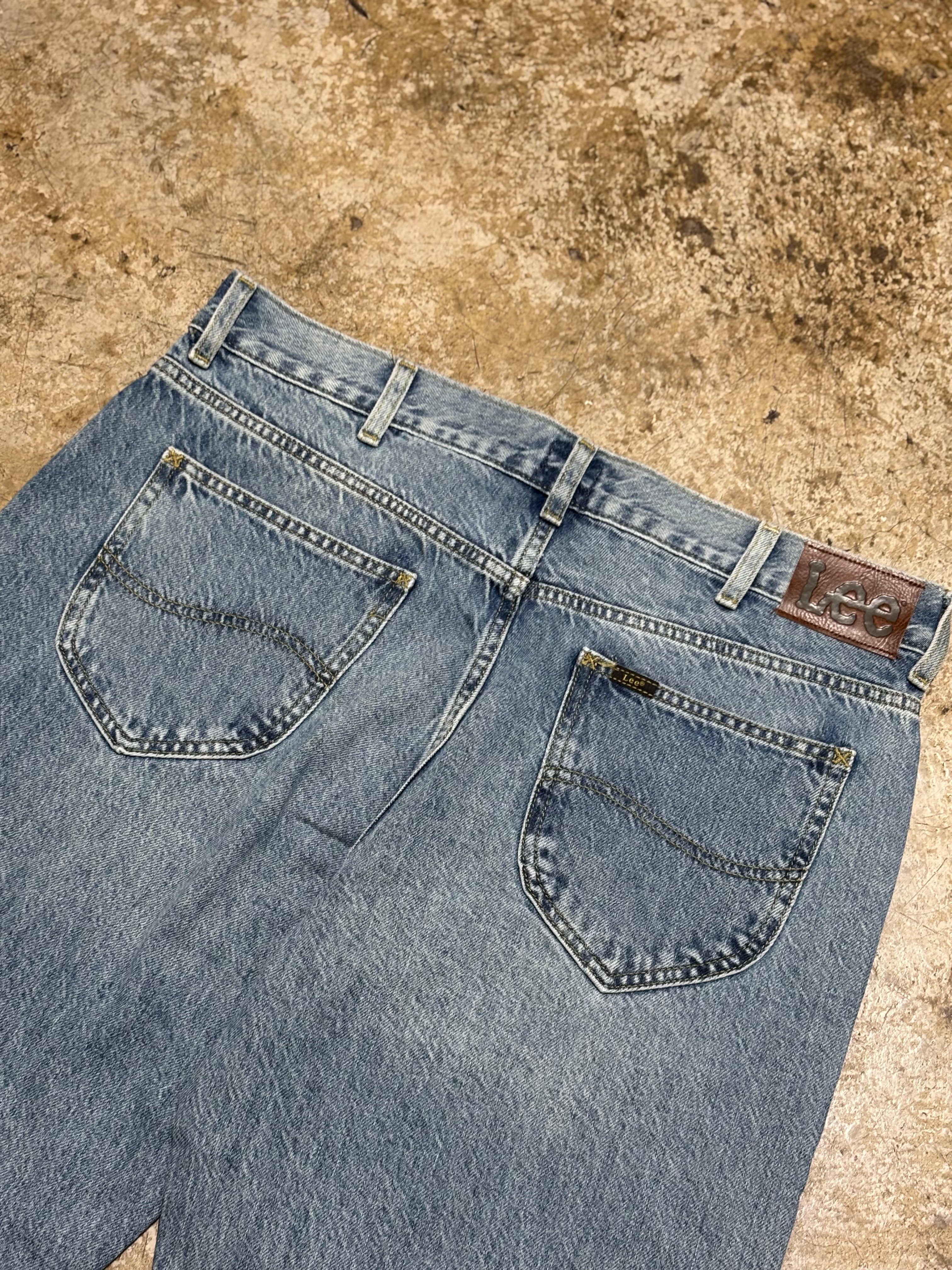 Light Wash Distressed Straight Leg Jeans Unisex Vintage Denim