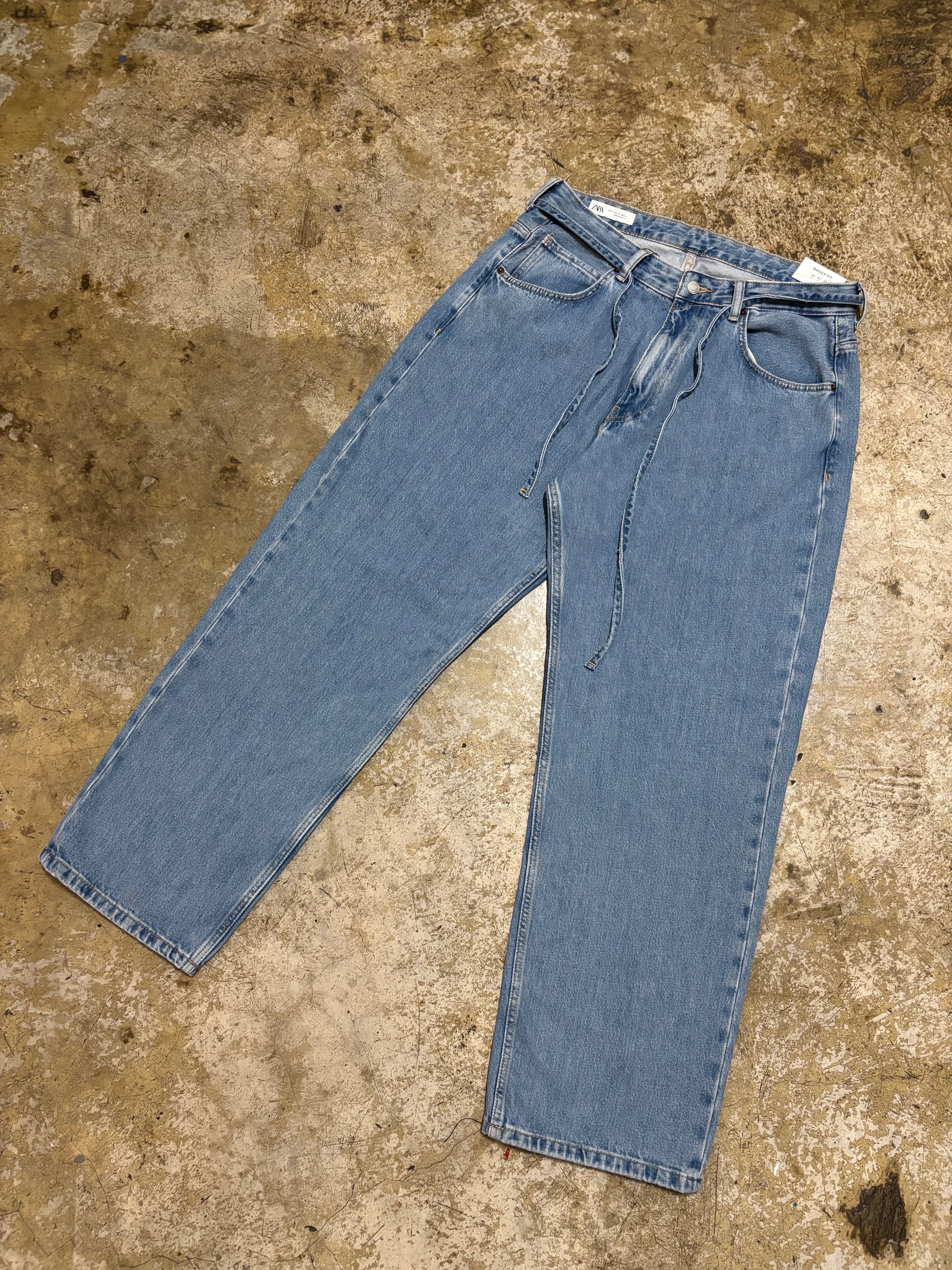 Light Wash Relaxed Straight Leg Jeans Unisex Classic Denim