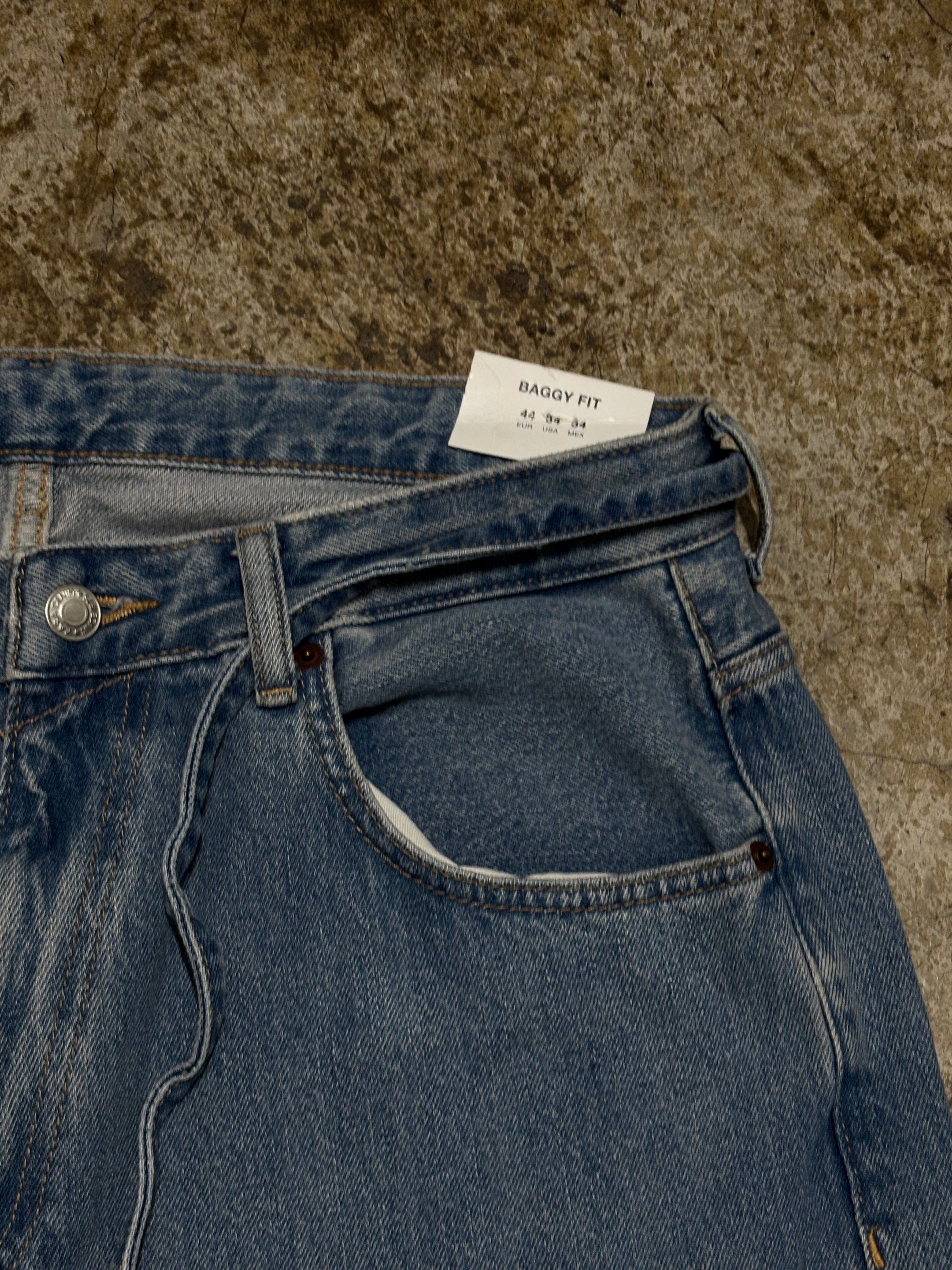 Light Wash Relaxed Straight Leg Jeans Unisex Classic Denim