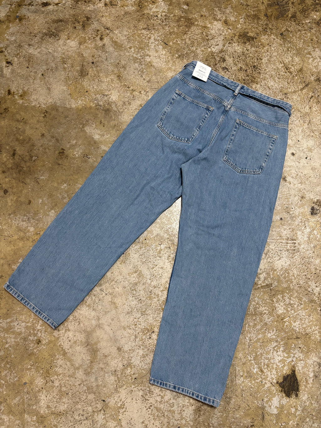 Light Wash Relaxed Straight Leg Jeans Unisex Classic Denim
