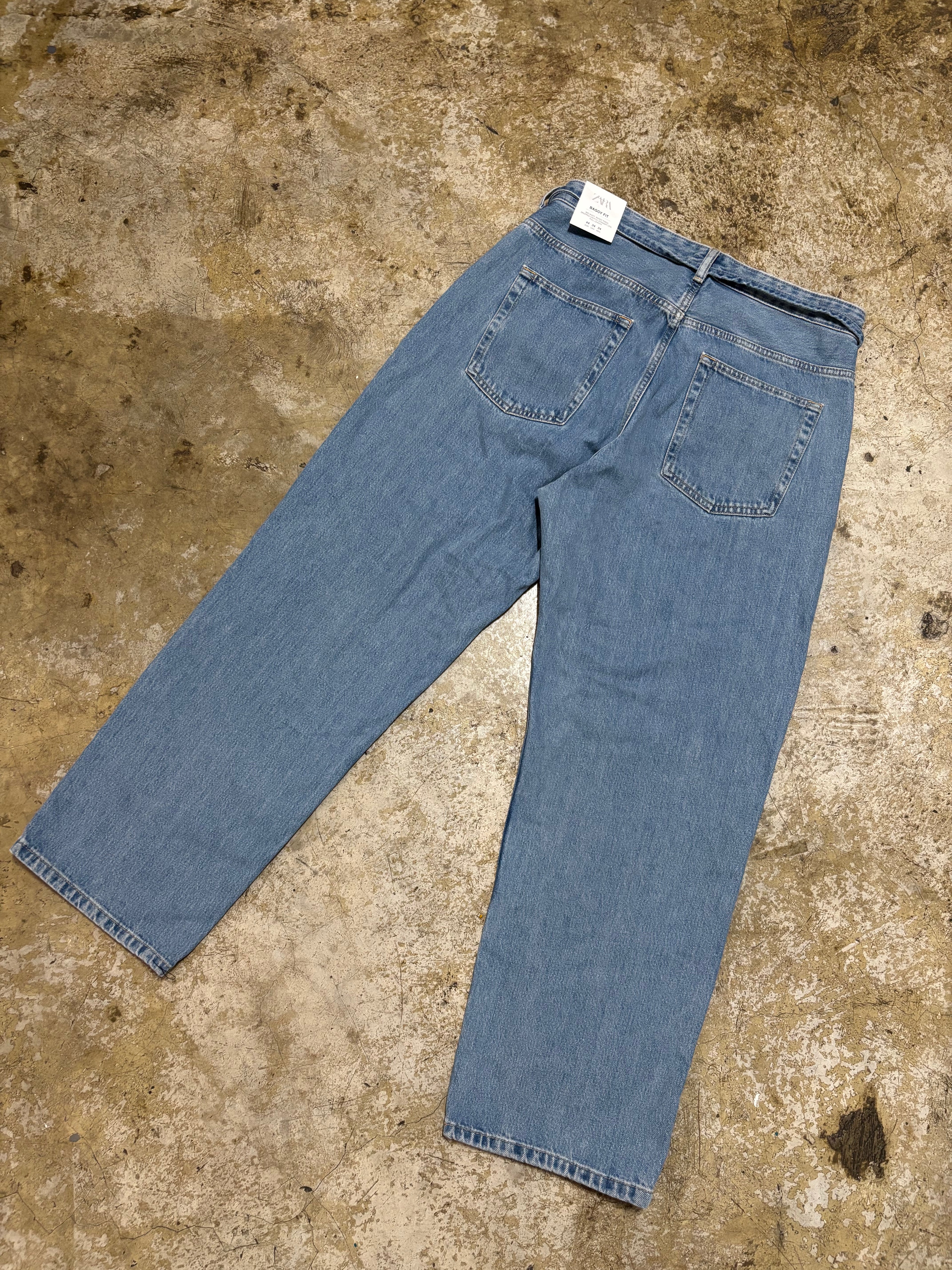 Light Wash Relaxed Straight Leg Jeans Unisex Classic Denim
