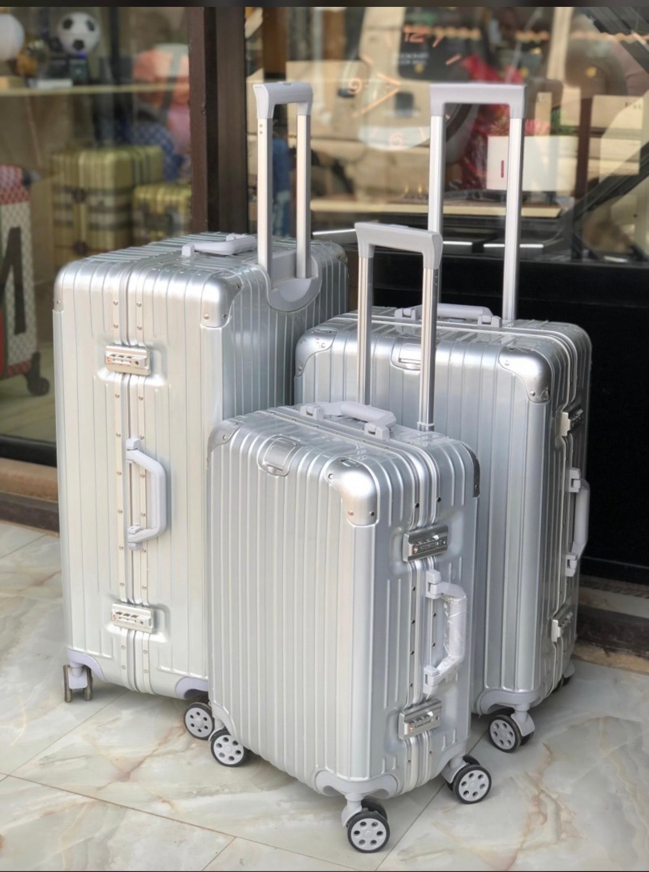 Luxury Aluminum Travel Luggage Set – Silver