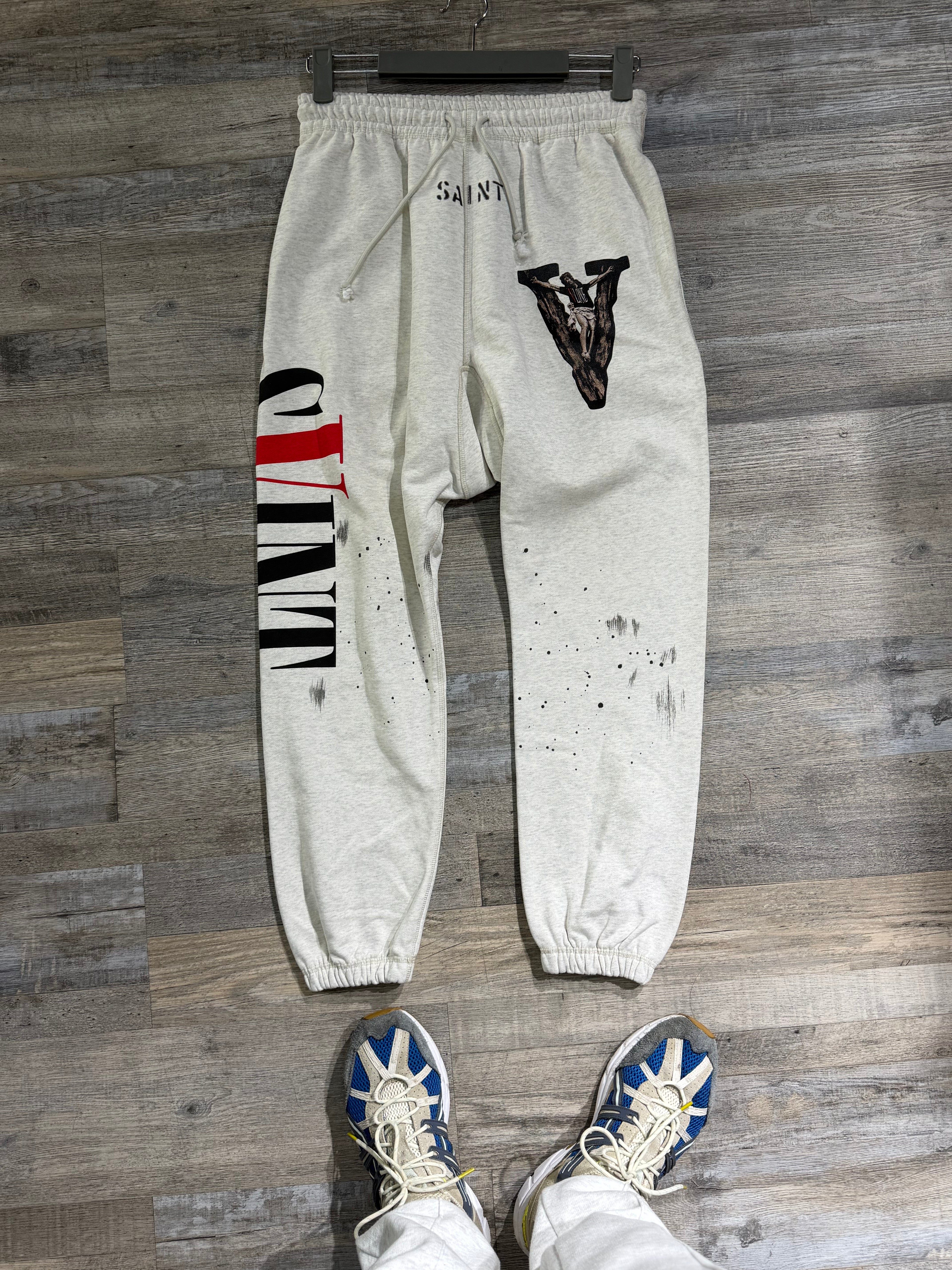 Saint “V” Graphic Sweatpants – Washed Cream