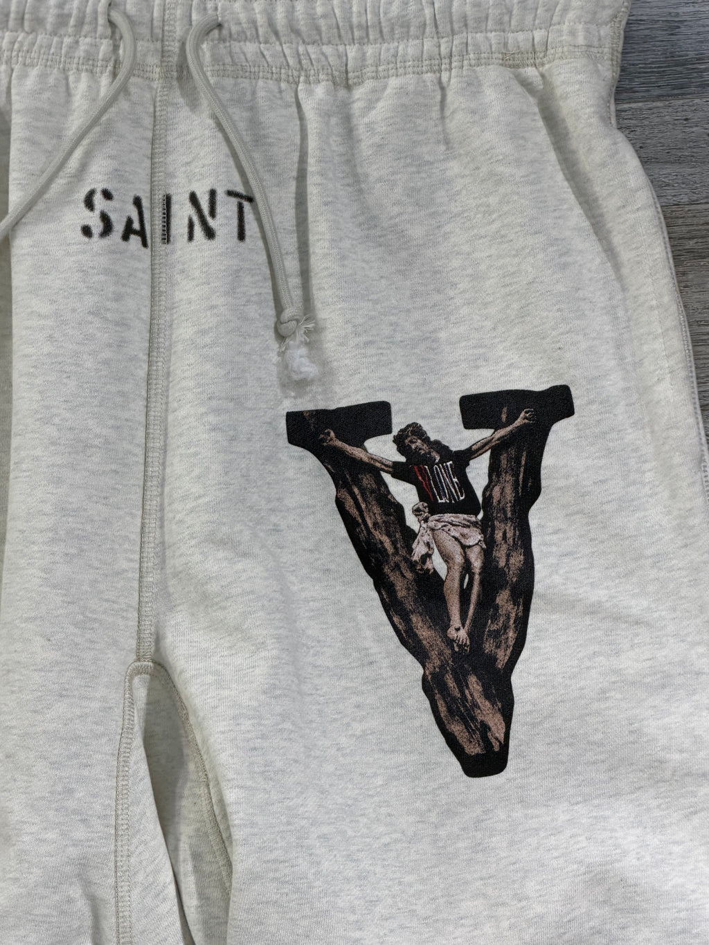 Saint “V” Graphic Sweatpants – Washed Cream