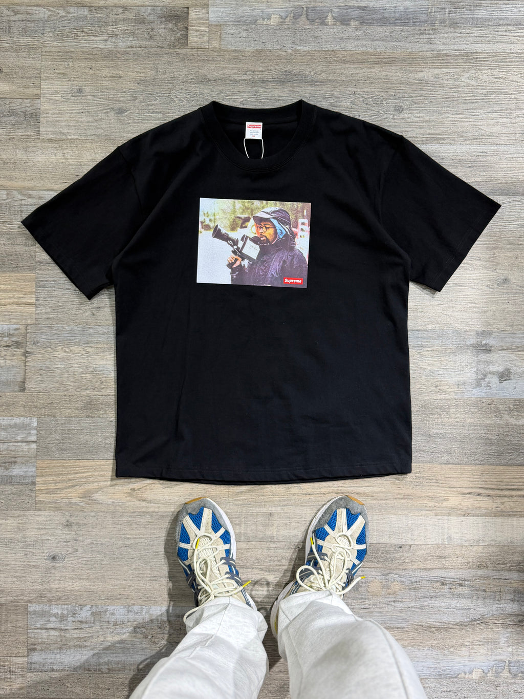 Supreme Cameraman Photo Graphic T-Shirt – Black