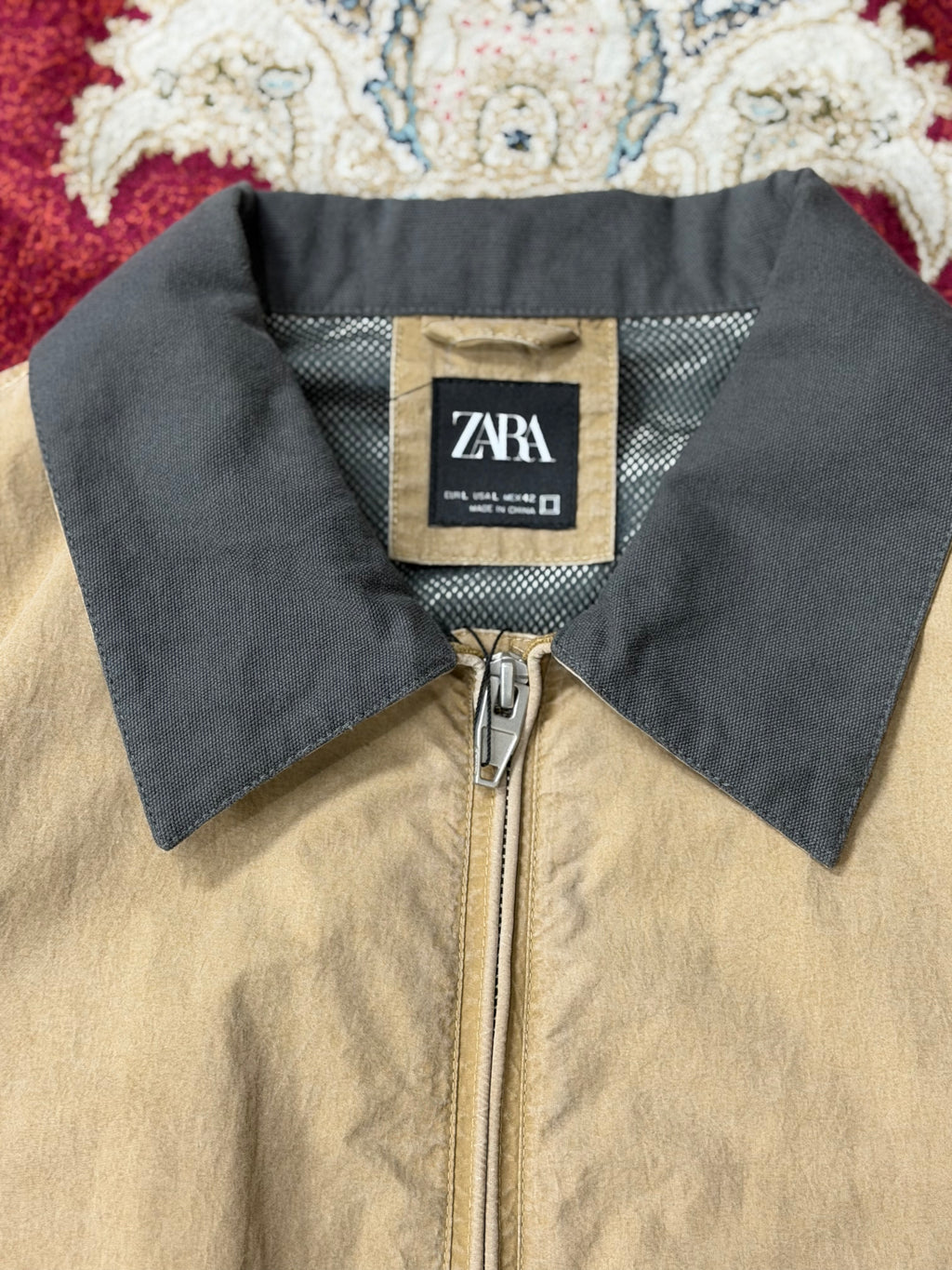 Contrast Collar Zip Jacket – Beige