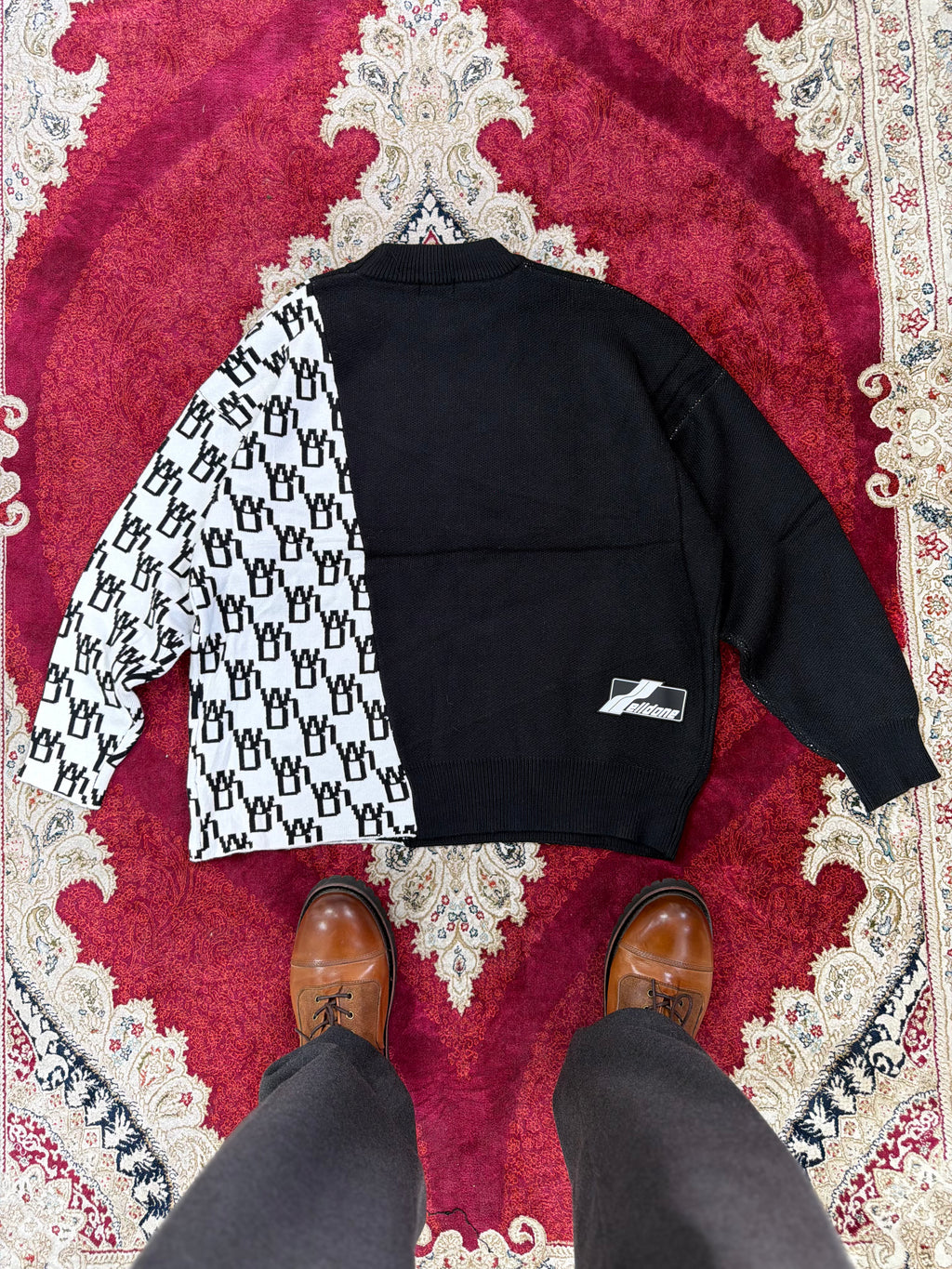 We11done Split Knit Logo Sweater – Black / White Contrast